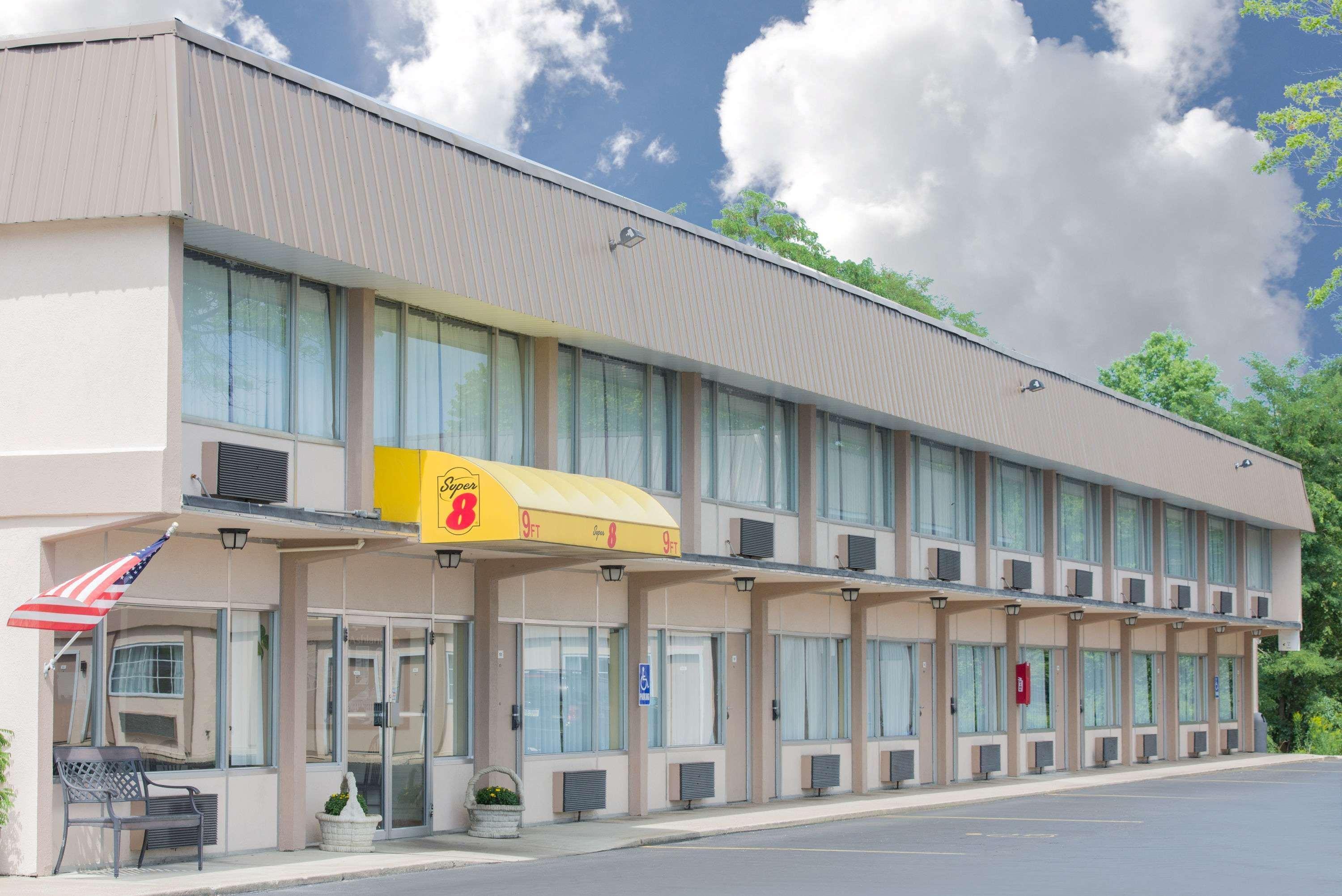 Super 8 By Wyndham Ashland Hotel Buitenkant foto