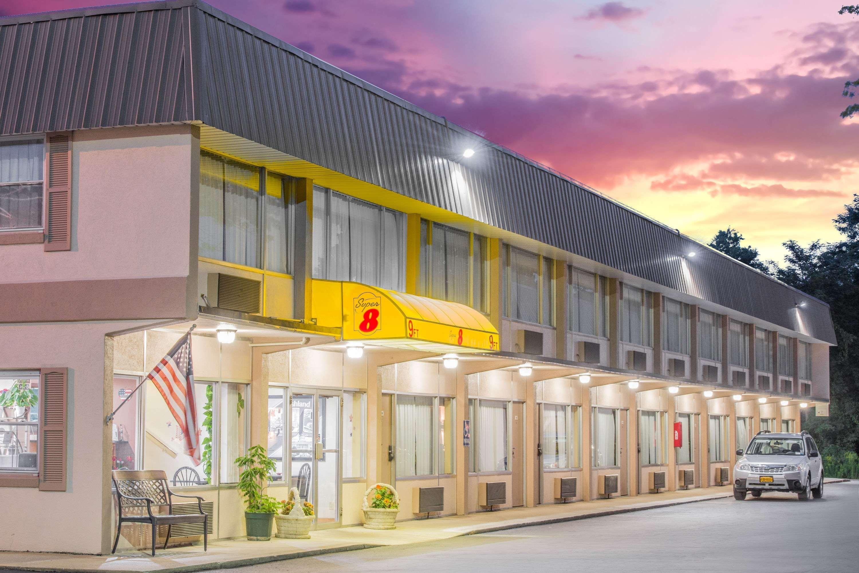 Super 8 By Wyndham Ashland Hotel Buitenkant foto