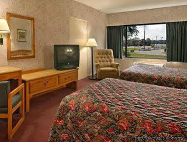 Super 8 By Wyndham Ashland Hotel Buitenkant foto